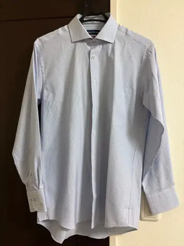 와이드 칼라 와이셔츠 블루 스트라이프 패턴