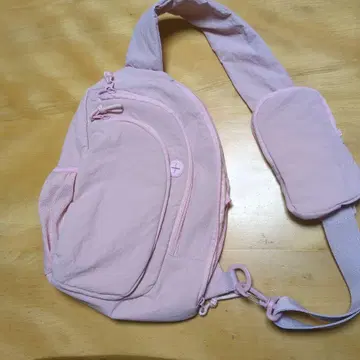 핑크 숄더백 복수 포켓