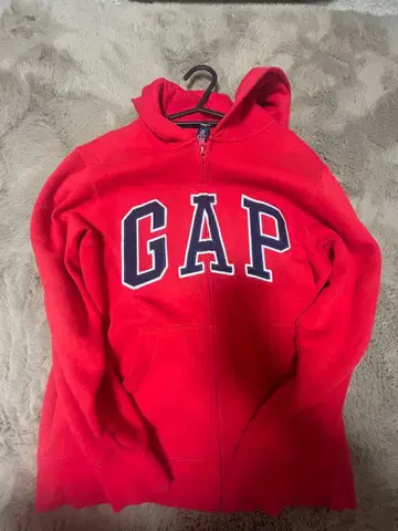 GAP 빨간색 후드 부착 후드티