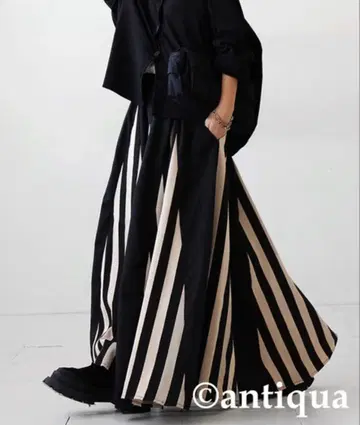 안티카 스트라이프 패널 스커트