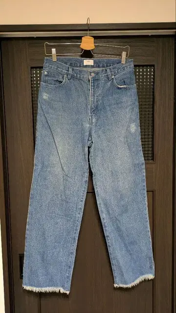 스트레이트 데님 블루 프린지 밑단