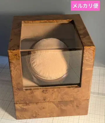 와인 와인더 나뭇결 패턴 손목시계를 장식하는 입상