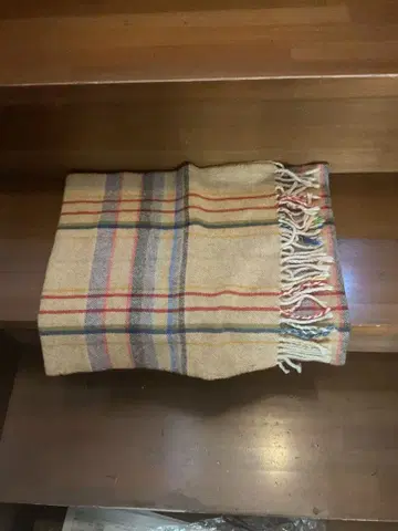 스트라이프 디자인의 울 머플러