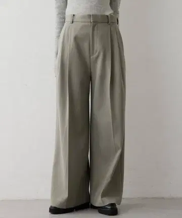 새상품 윔 가젯 와이드 턱 팬츠 38 그레이지