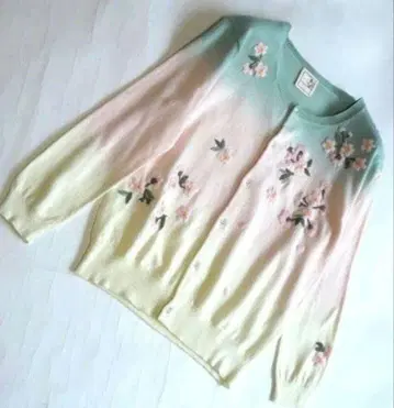 꽃무늬 자수 니트 가디건