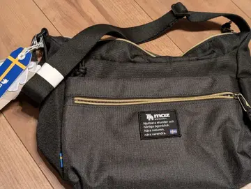 moza 블랙 나일론 숄더백