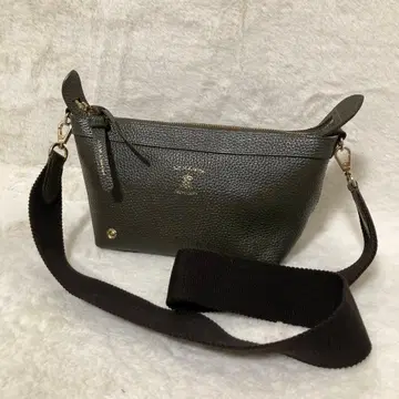 새상품급 A.D.M.J. 숄더백 하의 악센트 카키