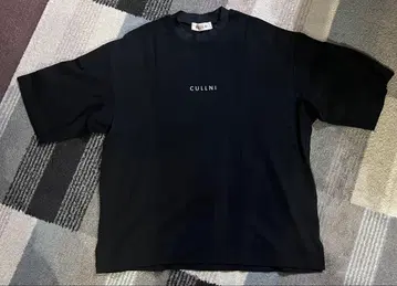 CULLNI 블랙 오버 사이즈 T셔츠