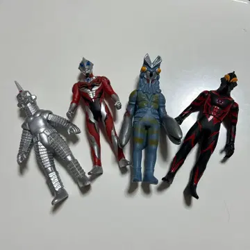 울트라맨 피규어 4체 세트