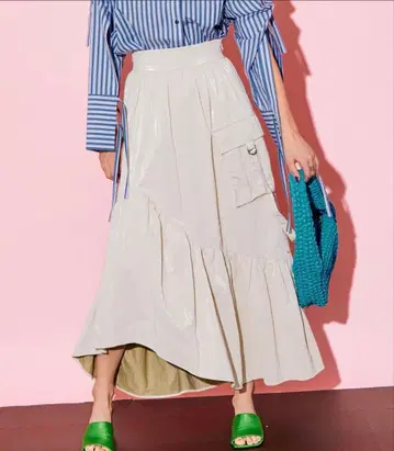 아이보리 플레어 스커트 티어드 디자인
