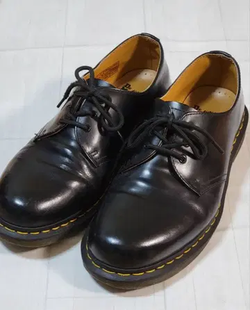 Dr. Martens 블랙 레이스업 슈즈