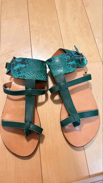 발리 구매 그린 가죽 샌들 스네이크 스킨풍