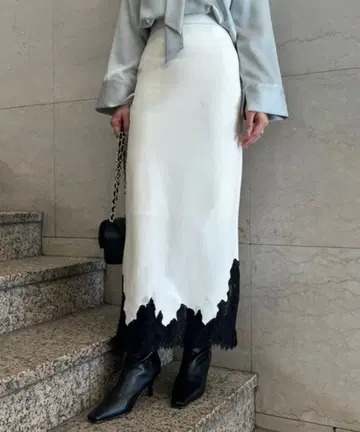 스캘럽 레이스 헴 타이트 스커트 에크루 M anuans 아뉴앙스