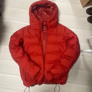 UNIQLO XL 후드 부착 레드 다운 자켓