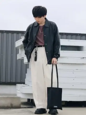 MAISON SPECIAL 비건 가죽 토트백 성숙한 코디