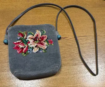 미사용품 페이 숄더백 사코슈 슈니르 직조 꽃무늬 그레이