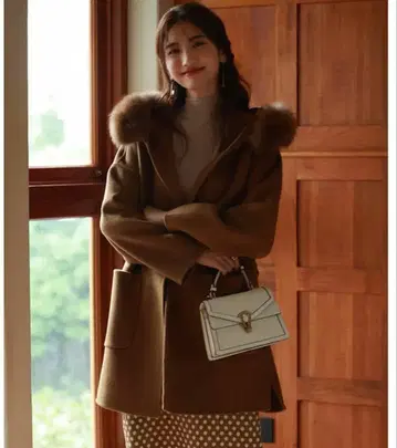 Saison de Papillon 브라운 후드 부착 울 코트