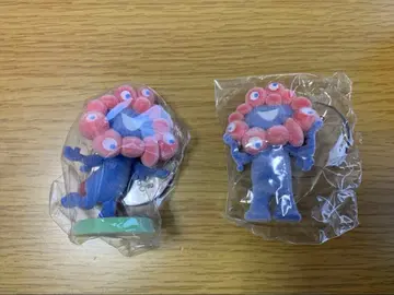 미야쿠미야쿠 플로키 피규어 2점