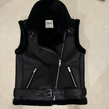 설날 연휴까지 500엔 할인 세일 ZARA 페이크 무스탕 베스트 S