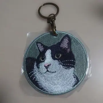 EM JOUR 고양이 자수 키링 하치와레