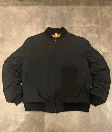 필수 또는 불필요 MA-1 플라이트 자켓