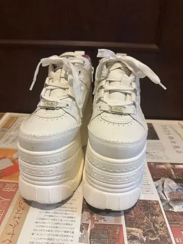 요스케 스니커즈 화이트