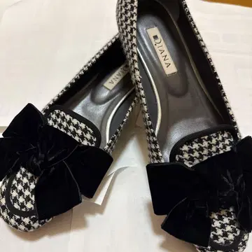 DIANA 하운드 투스 플랫슈즈