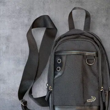 새상품급 크로커다일 블랙 바디백