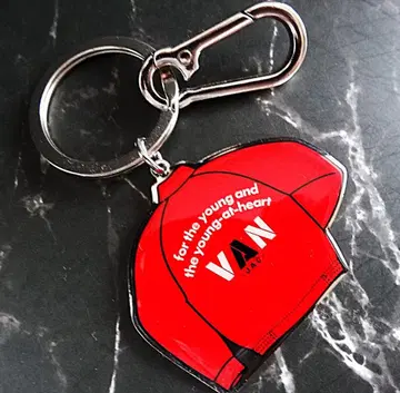 VAN JAC 밴쟈켓 아치 로고 스윙탑 참 키링