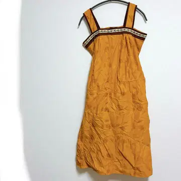 오렌지 자수 슬리브리스 무릎 기장 원피스