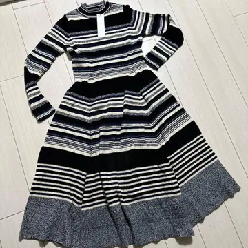 코코딜 멀티 보더 플레어 니트 원피스