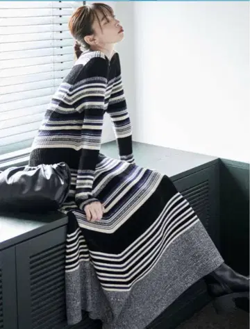 코코딜 멀티 보더 플레어 니트 원피스