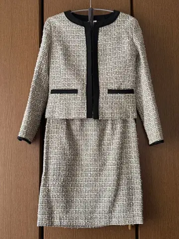 LE SOUK 트위드 셋업 노카라 자켓 & 타이트 스커트