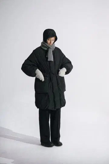 블랙 다운 자켓 후드 부착