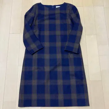 새상품급 네이비와 브라운 체크 무늬 울 원피스