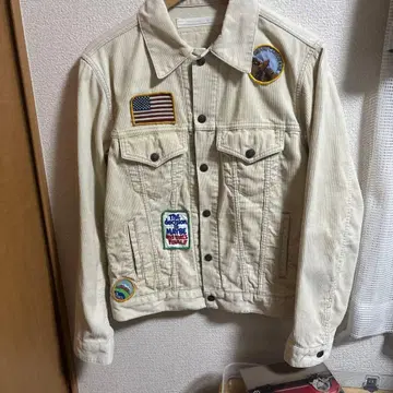 자수 패치 포함 베이지 코듀로이 자켓