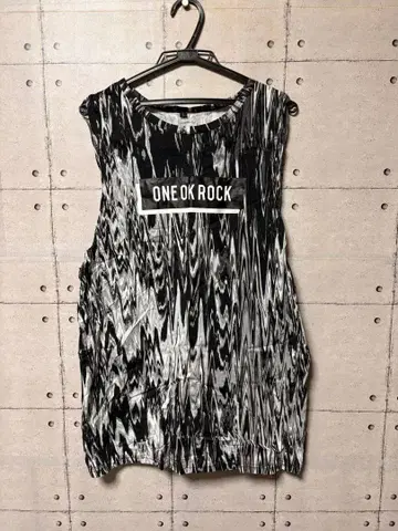 ONE OK ROCK 2018 GOODS 탱크탑 L 사이즈