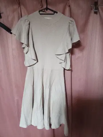 SNIDEL 스나이델 베이지 프릴 니트 원피스 반팔