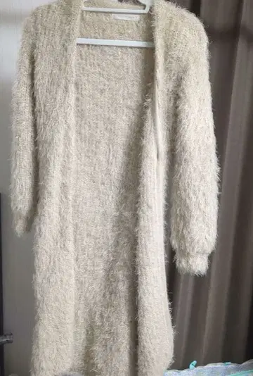 크림색 복슬복슬 가디건