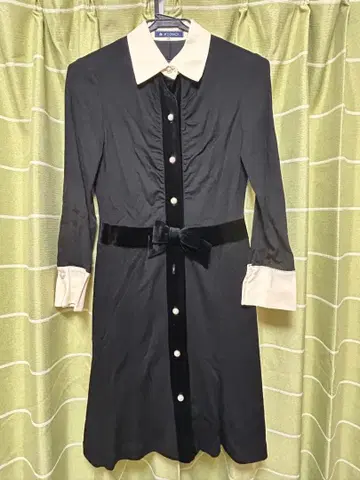 M'sGRACY 블랙 화이트 콤비네이션 무릎 기장 원피스