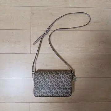 그레이 로고 프린트 숄더백