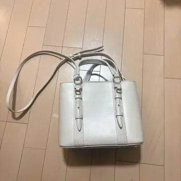 ZARA 화이트 숄더백