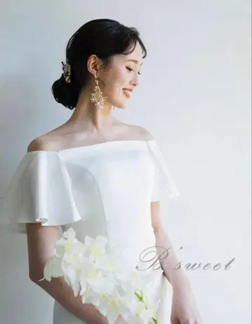 화이트 오프숄더 웨딩 드레스