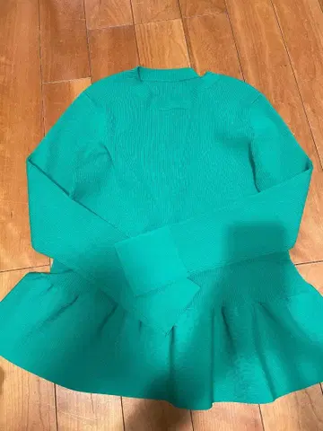 ADORE 그린 플레어 니트 스웨터