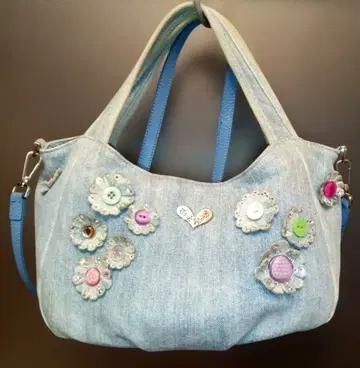 싱크 비 데님 블루 꽃과 버튼의 숄더백