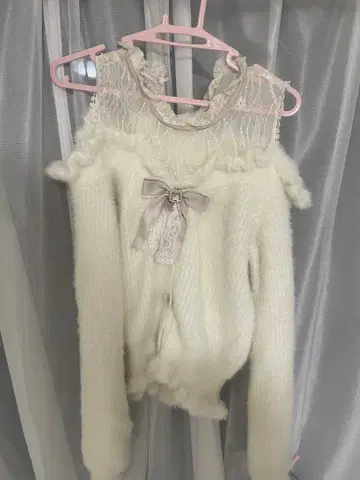 LIZLISA 레이어드 스타일 어깨 트임 니트