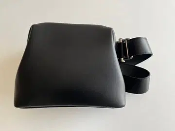 OSOI BROT 블랙 숄더백