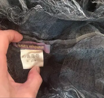 ISSEY MIYAKE 체크 무늬 실크 대형 스톨