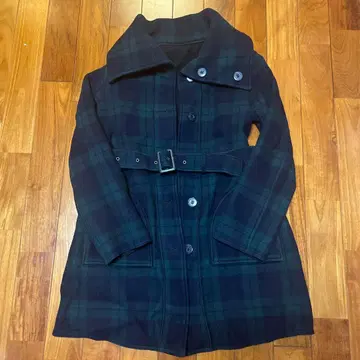 울 코트 네이비와 그린의 체크 무늬