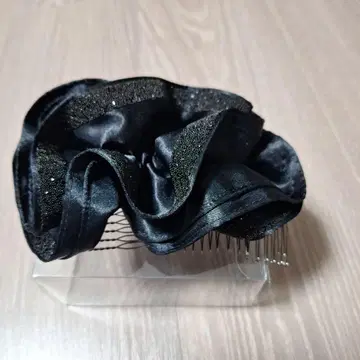 ComplexBiz 새틴 프릴 헤어콤